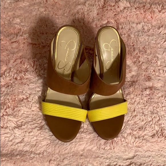 Jessica Simpson Tan Mules & Yellow Strap size 6.5 - Picture 3 of 4